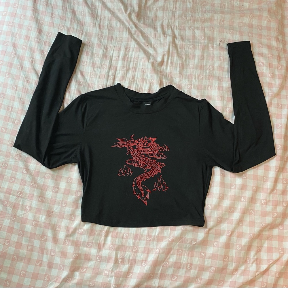 SHEIN Chinese Dragon Graphic Crop Tee black and red medium